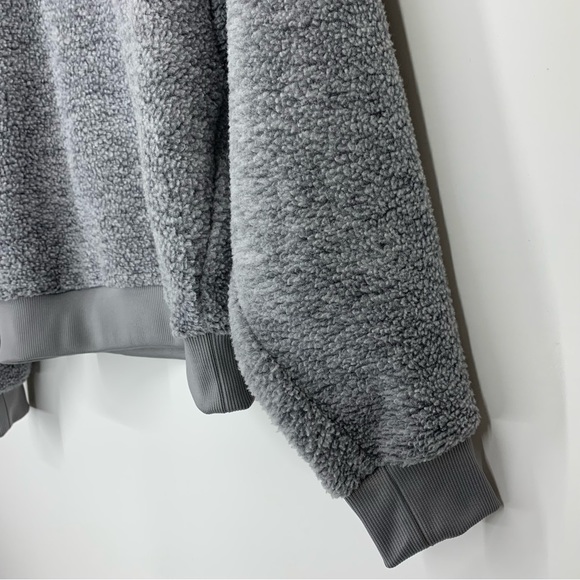 LEVI'S Gray Bucle Teddy Crew Neck Sweatshirt With Contrast Hem Size Small - Picture 6 of 16